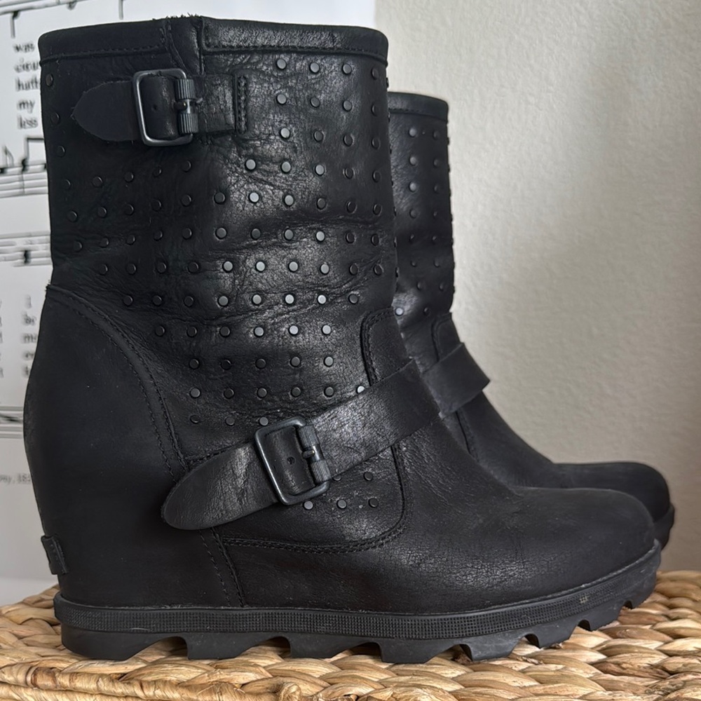 Women's Studded Black Wedge Sorel Ankle Boots 10.5